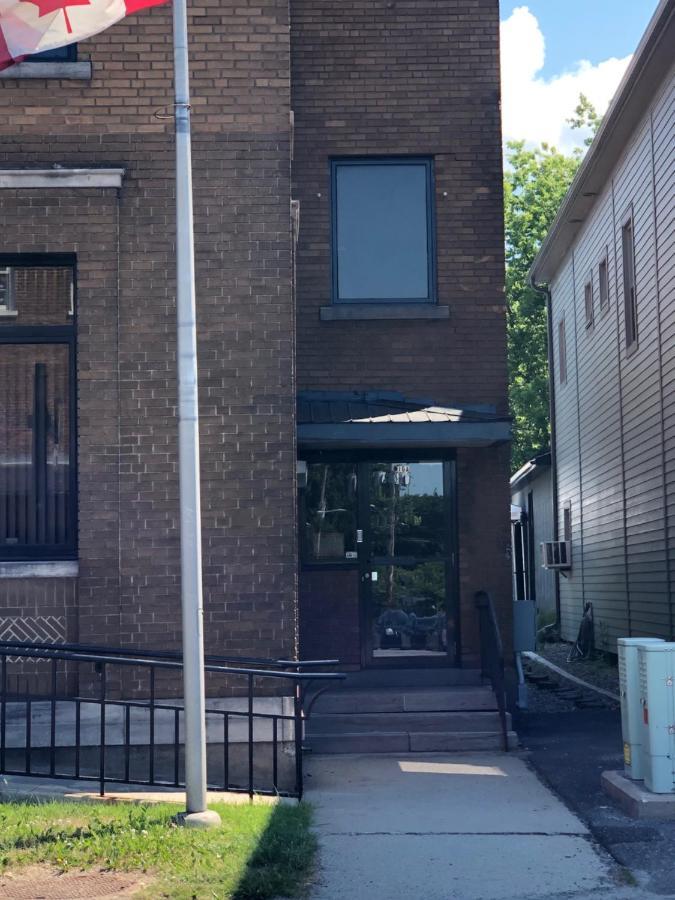 Sutton - Condo Au Coeur Du Village Extérieur photo